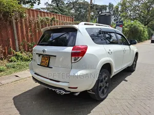 Toyota Vanguard 2010 White