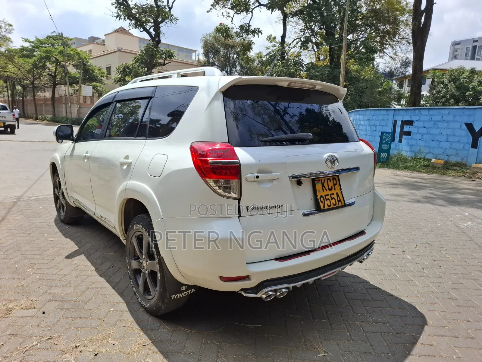 Toyota Vanguard 2010 White