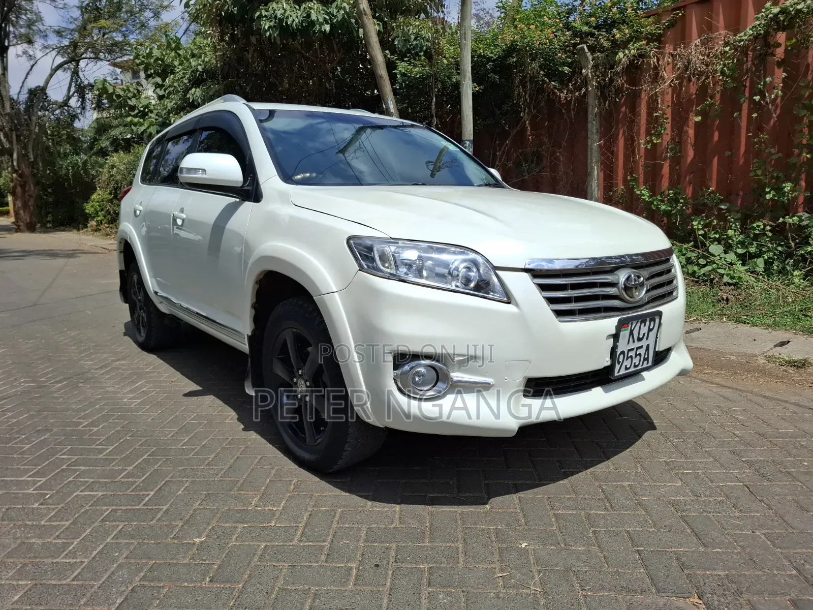 Toyota Vanguard 2010 White