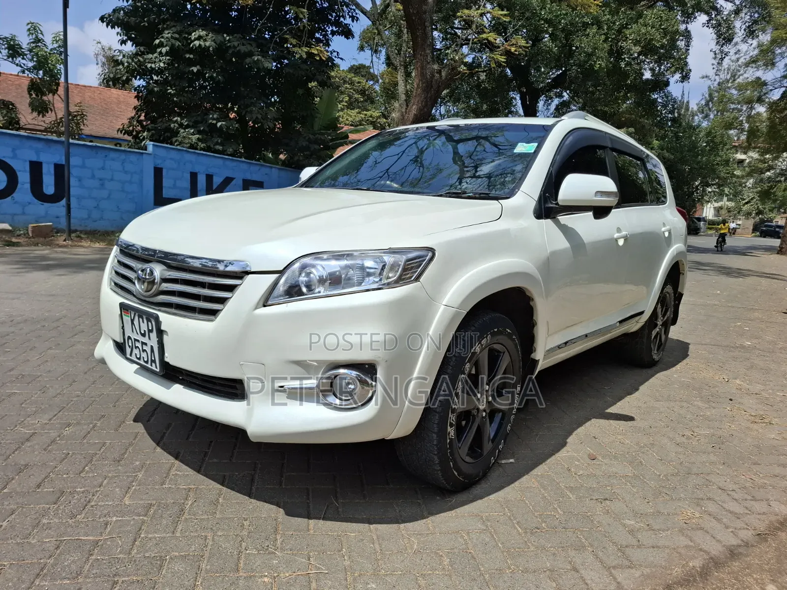 Toyota Vanguard 2010 White