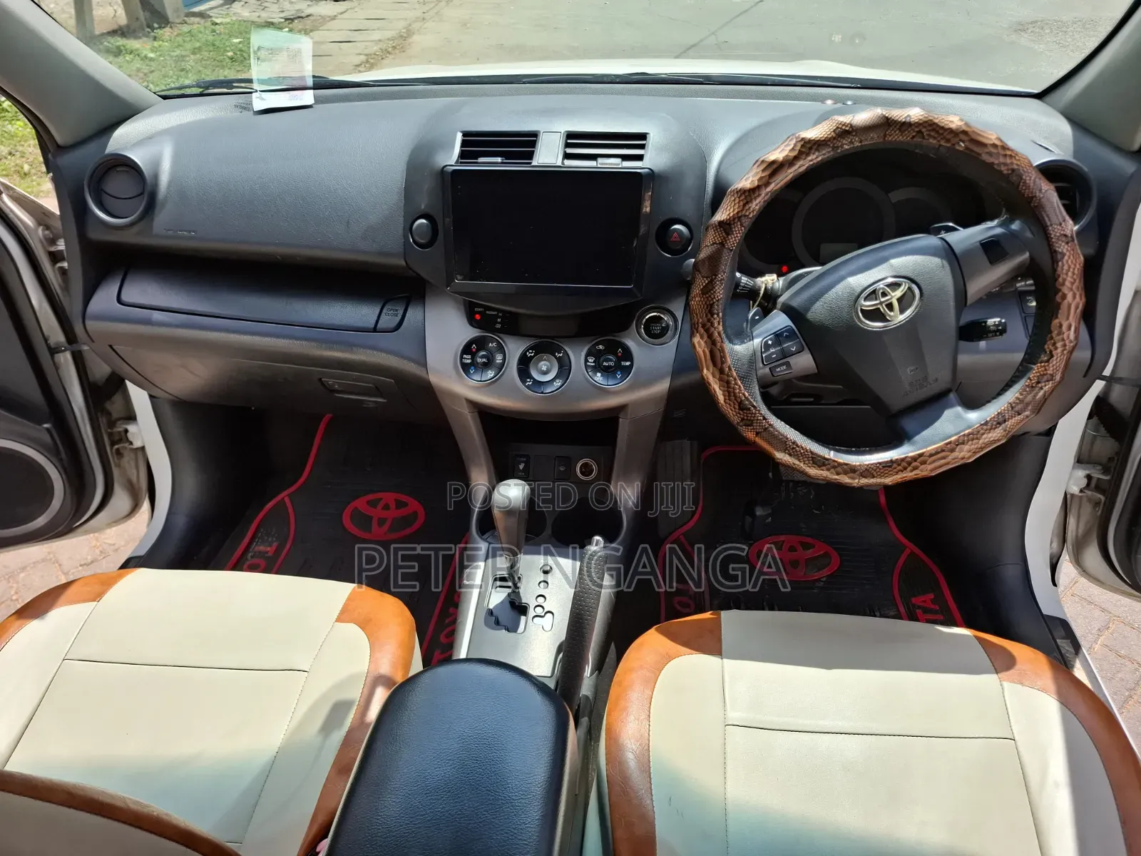 Toyota Vanguard 2010 White