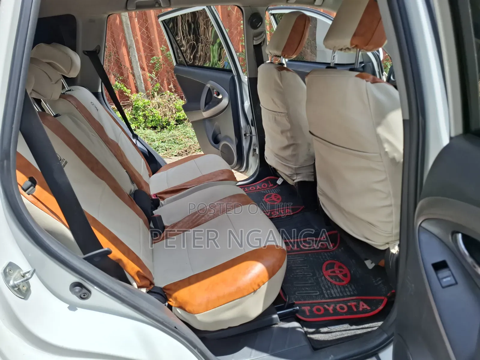 Toyota Vanguard 2010 White
