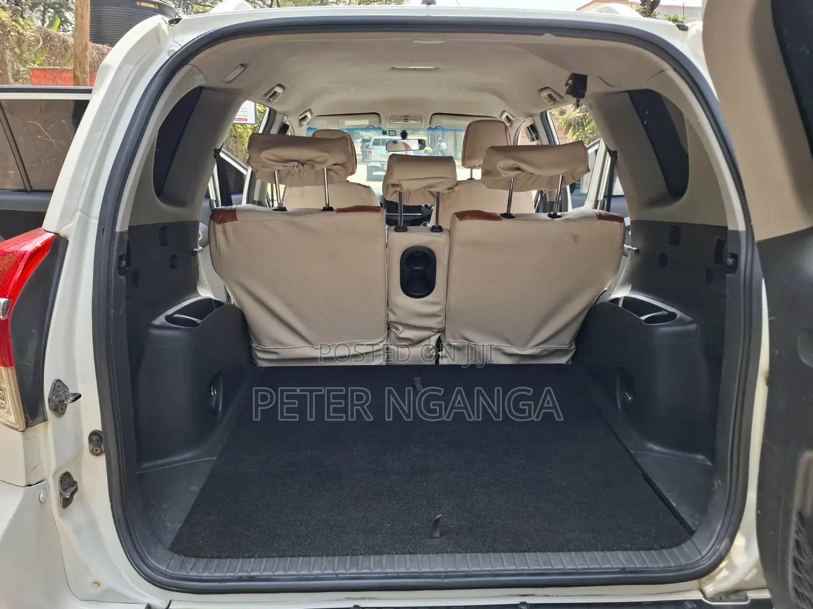 Toyota Vanguard 2010 White