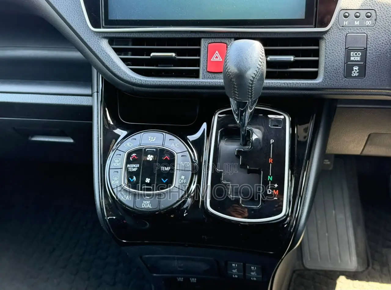 Toyota Noah 2019 White