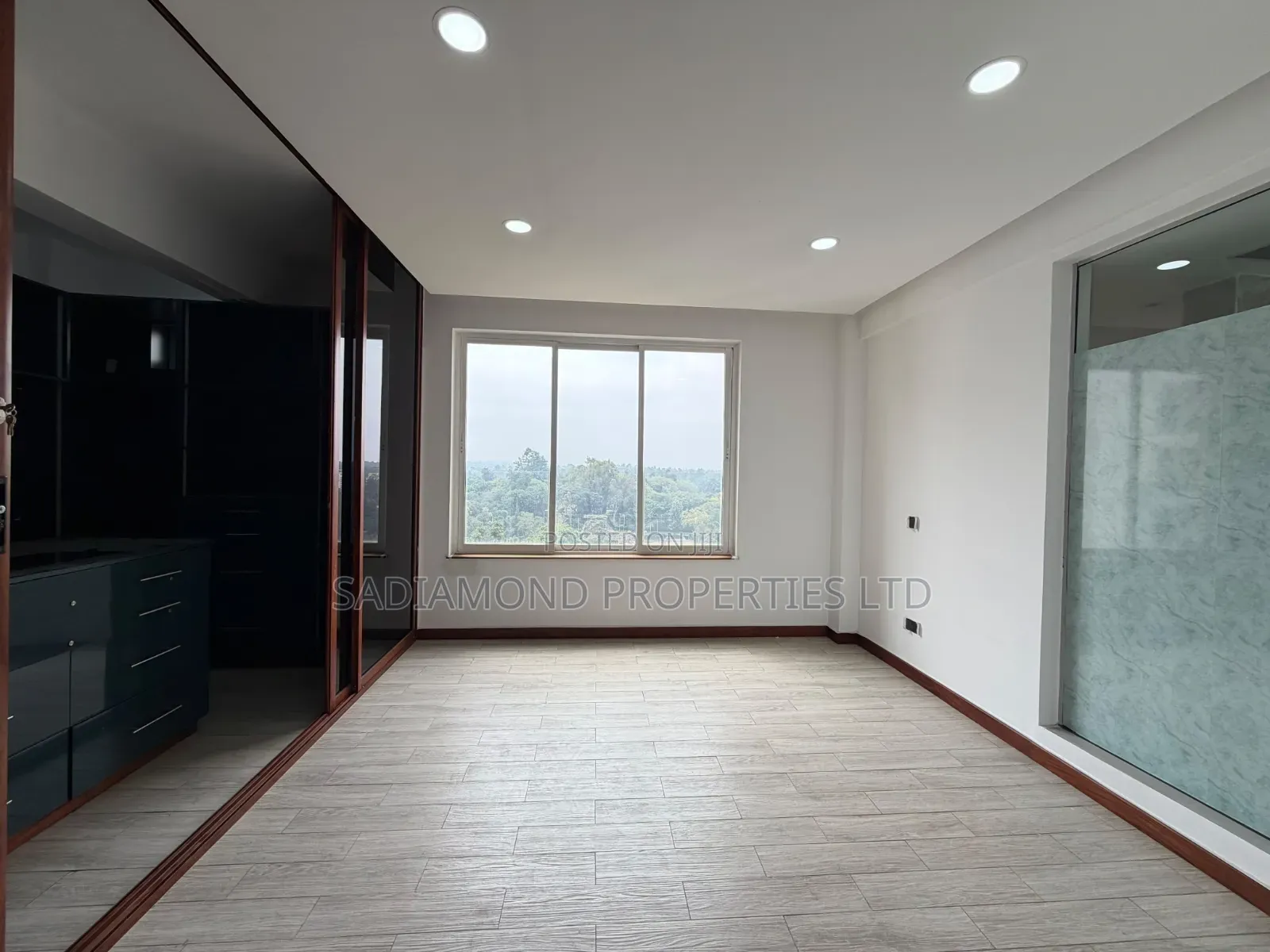 5bdrm Duplex in Spring Valley for rent