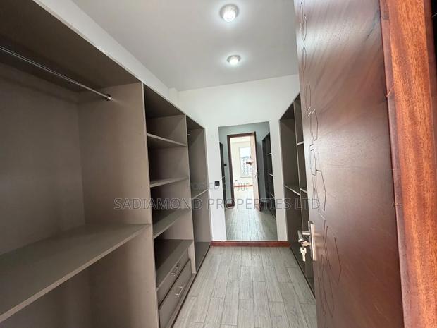 5bdrm Duplex in Spring Valley for rent - thumbnail 5