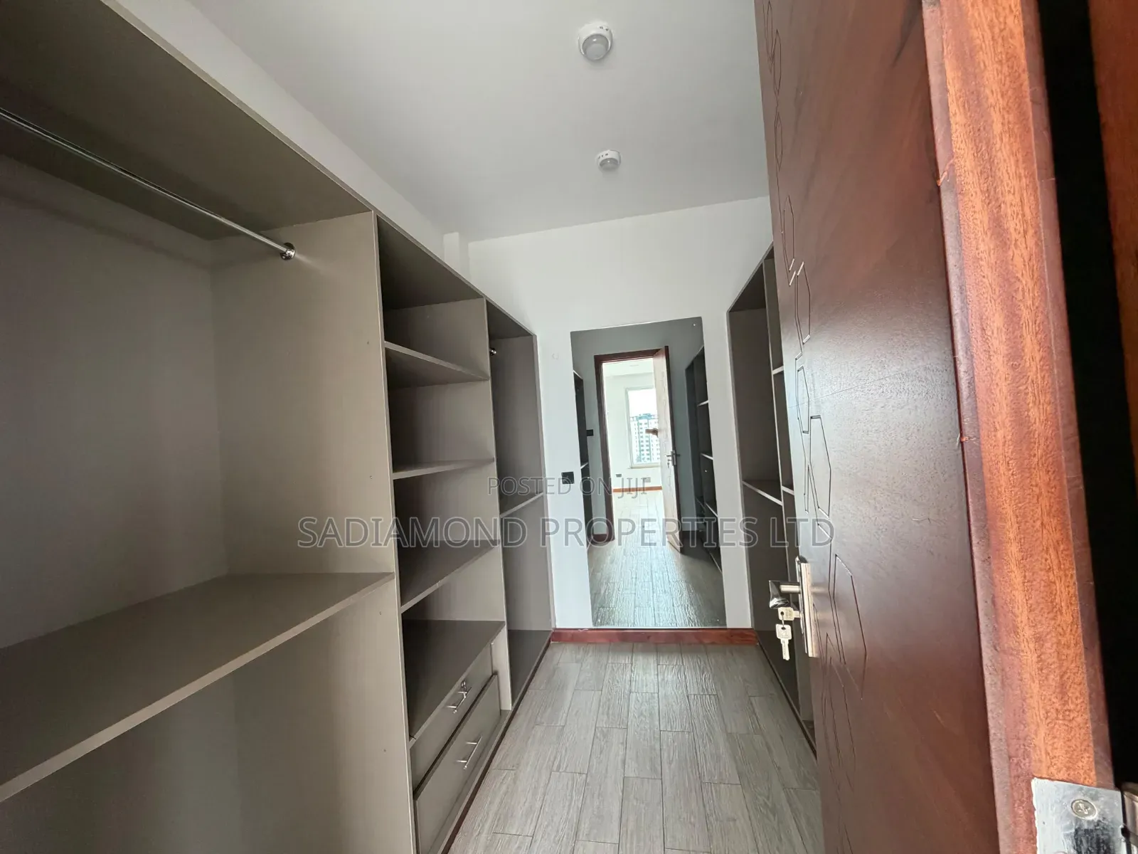 5bdrm Duplex in Spring Valley for rent