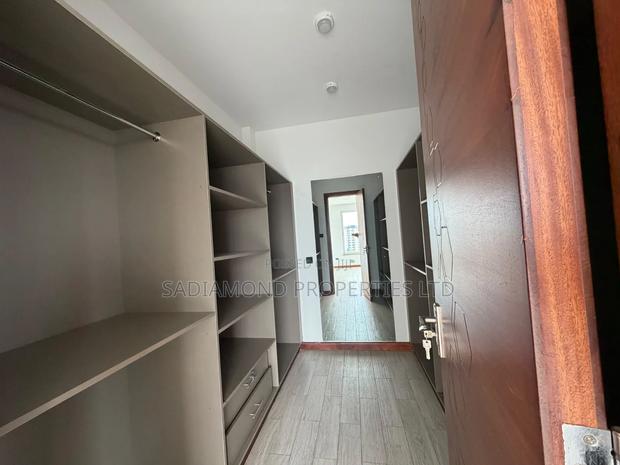 5bdrm Duplex in Spring Valley for rent - thumbnail 6
