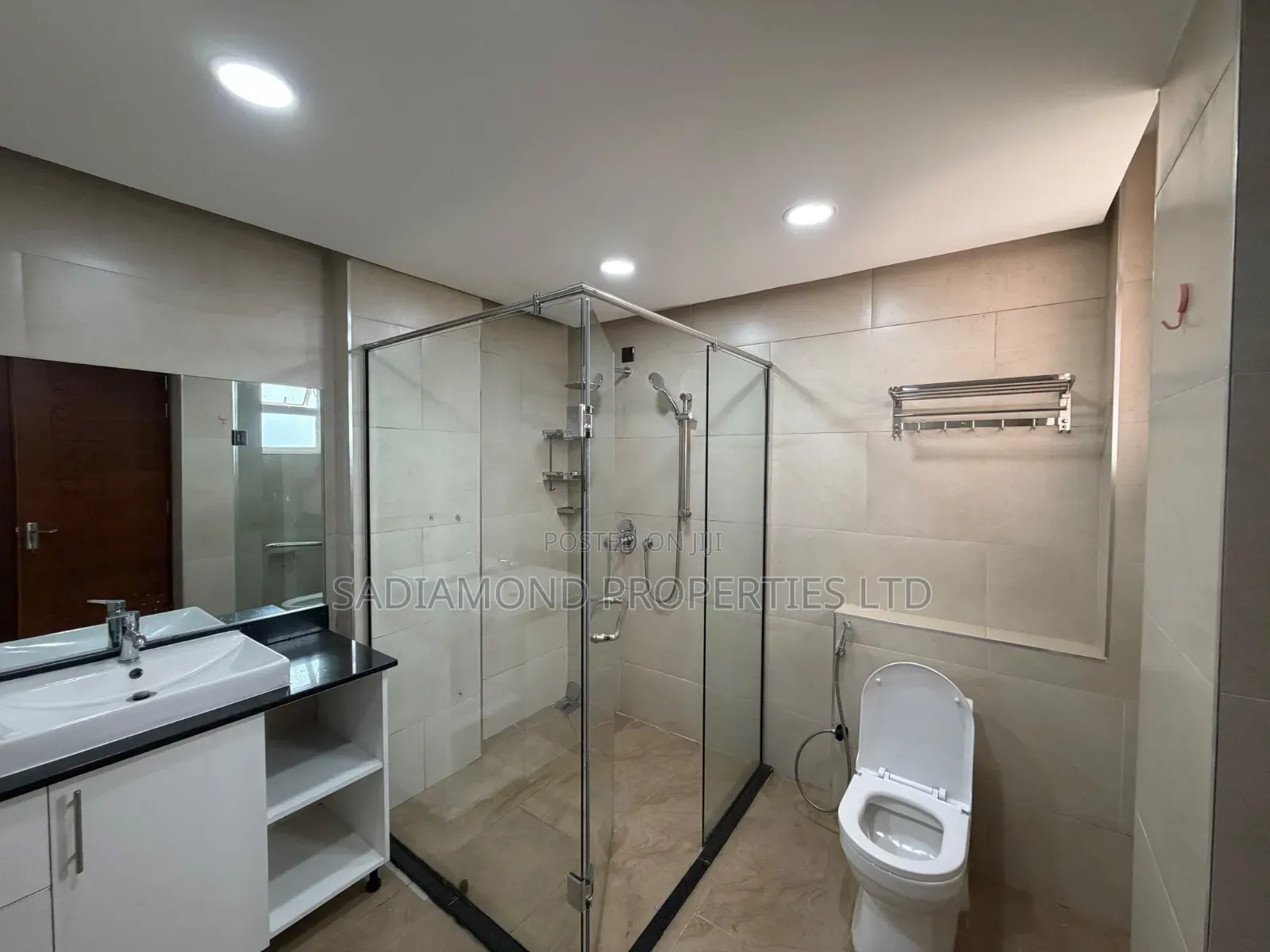 5bdrm Duplex in Spring Valley for rent