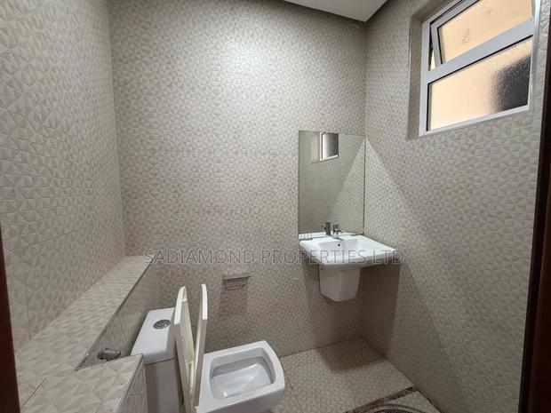 5bdrm Duplex in Spring Valley for rent - thumbnail 9