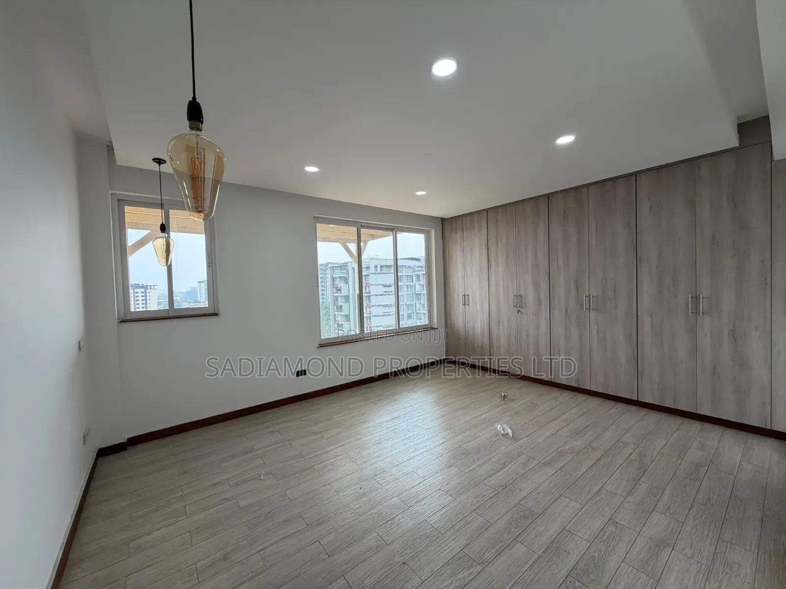 5bdrm Duplex in Spring Valley for rent
