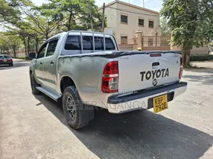 Toyota Hilux 2011 Silver