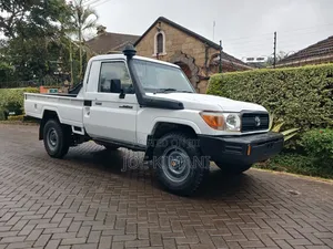 Toyota Land Cruiser 2021 White