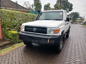 Toyota Land Cruiser 2021 White