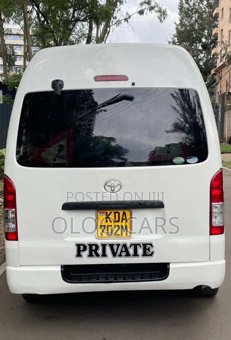Toyota HiAce 2014 White