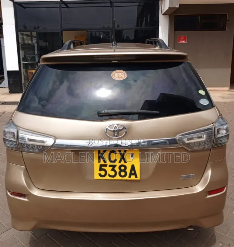 Toyota Wish 2012 Gold