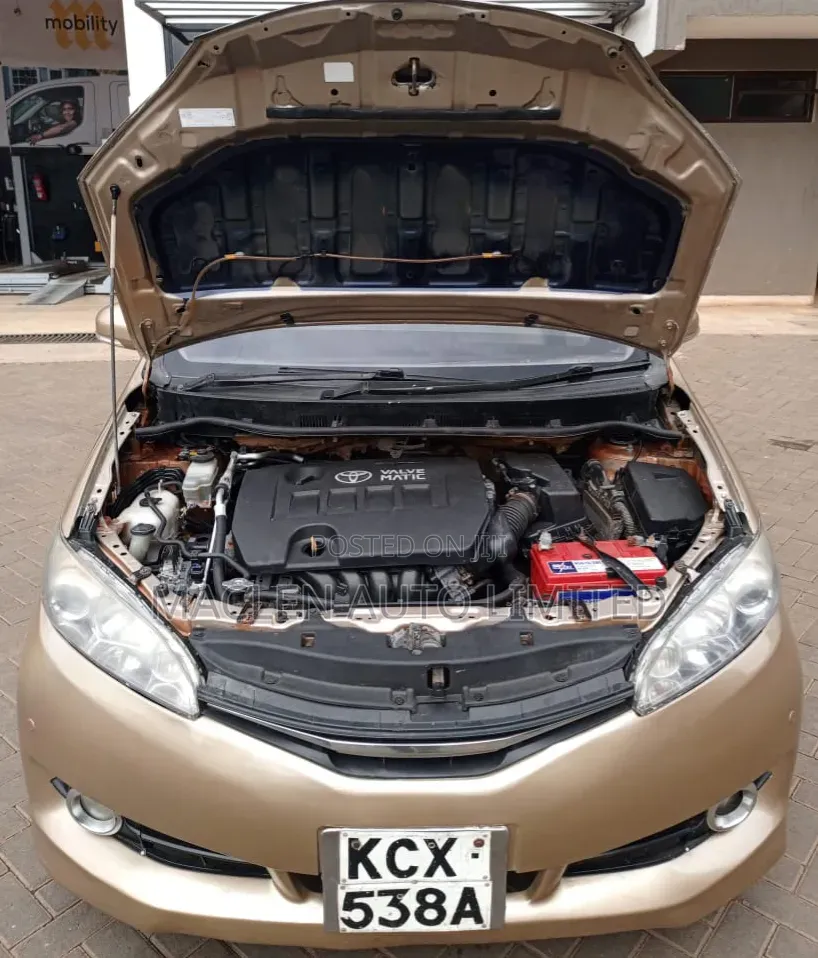 Toyota Wish 2012 Gold