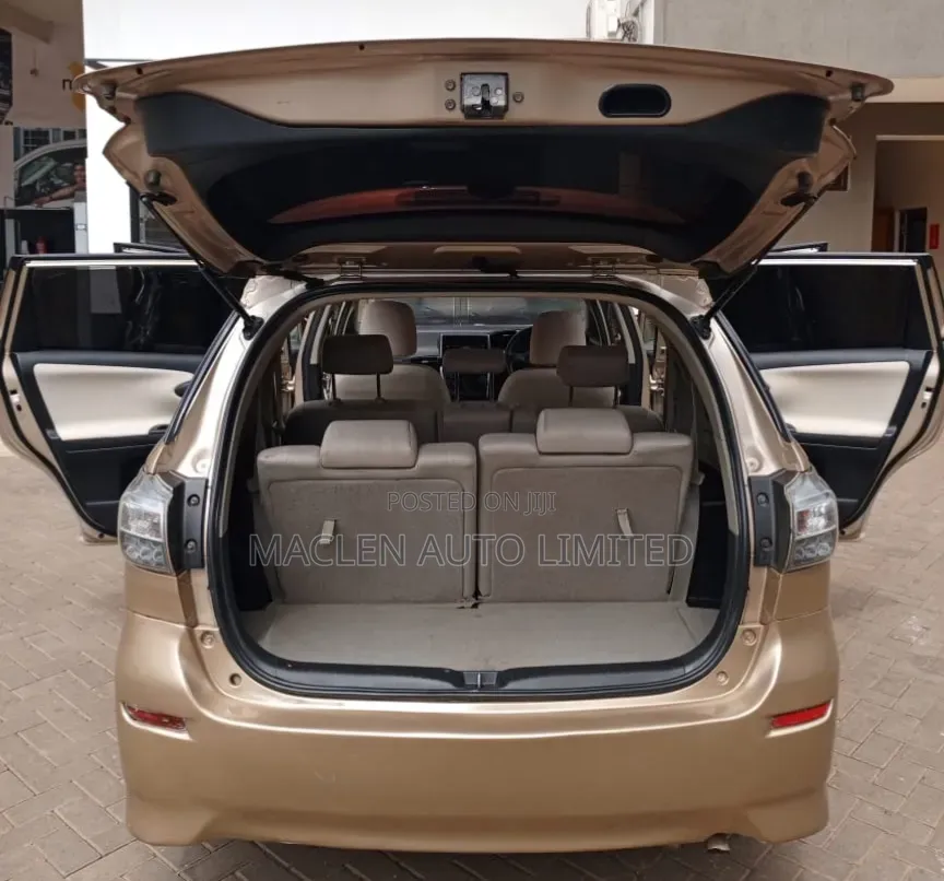 Toyota Wish 2012 Gold