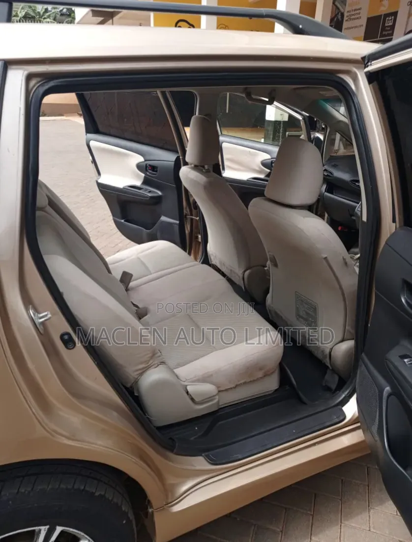 Toyota Wish 2012 Gold