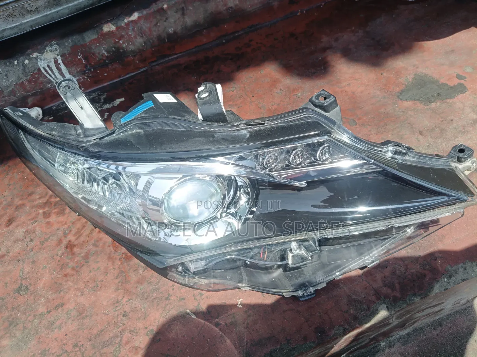 Headlight Auris RHS Xenon