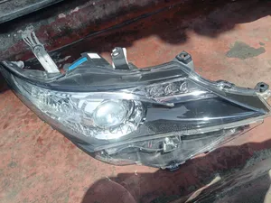 Headlight Auris RHS Xenon
