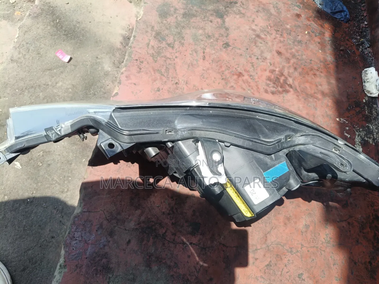 Headlight Auris RHS Xenon