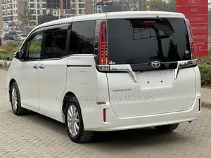 Toyota Esquire 2019 White