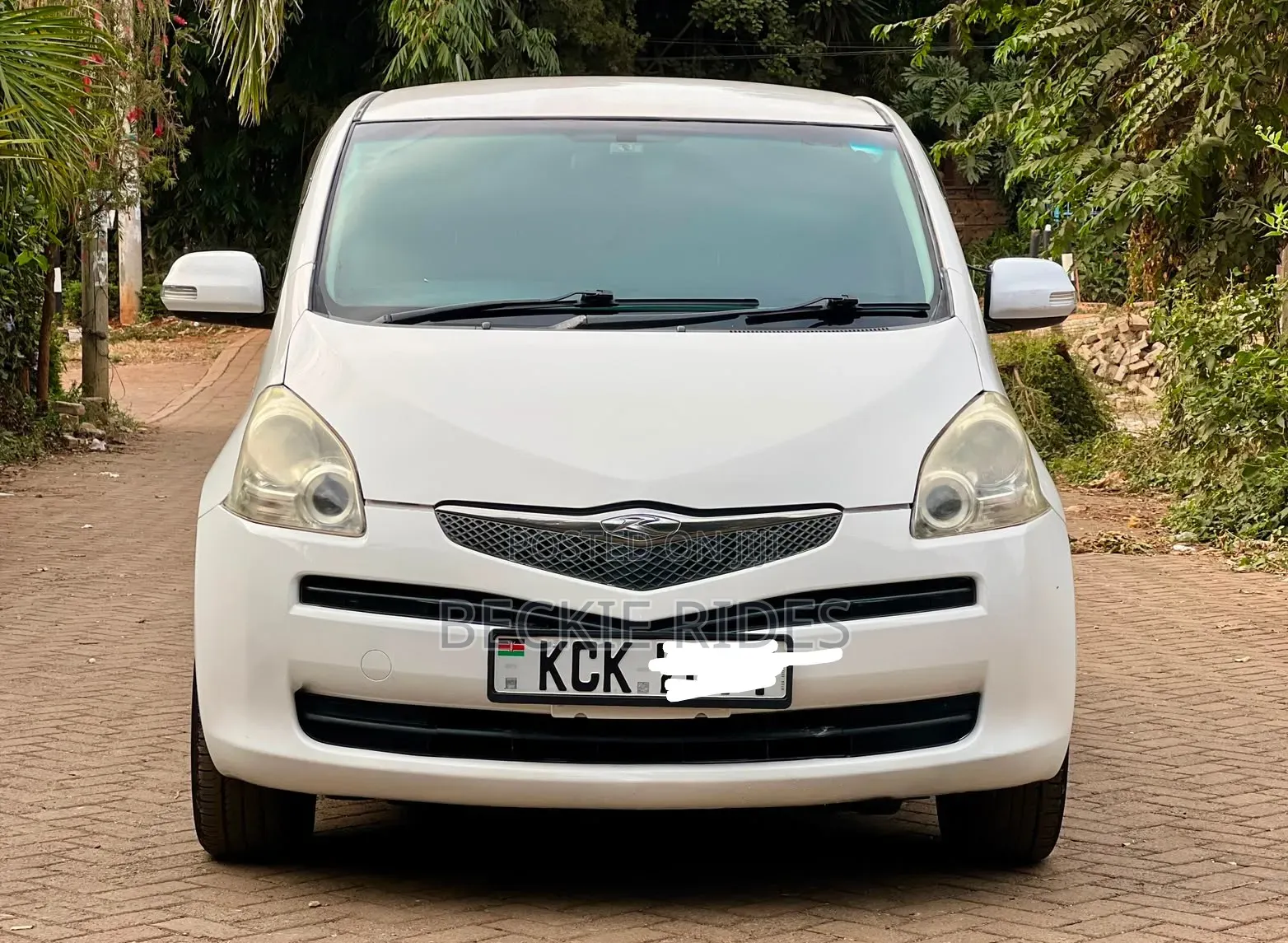 Toyota Ractis 2010 White