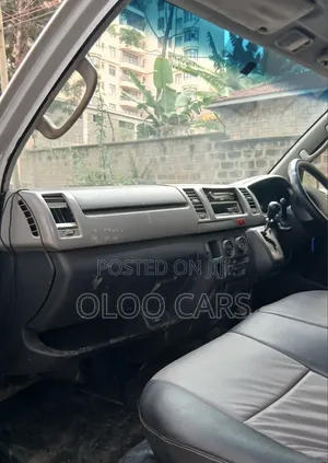 Toyota HiAce 2012 Silver