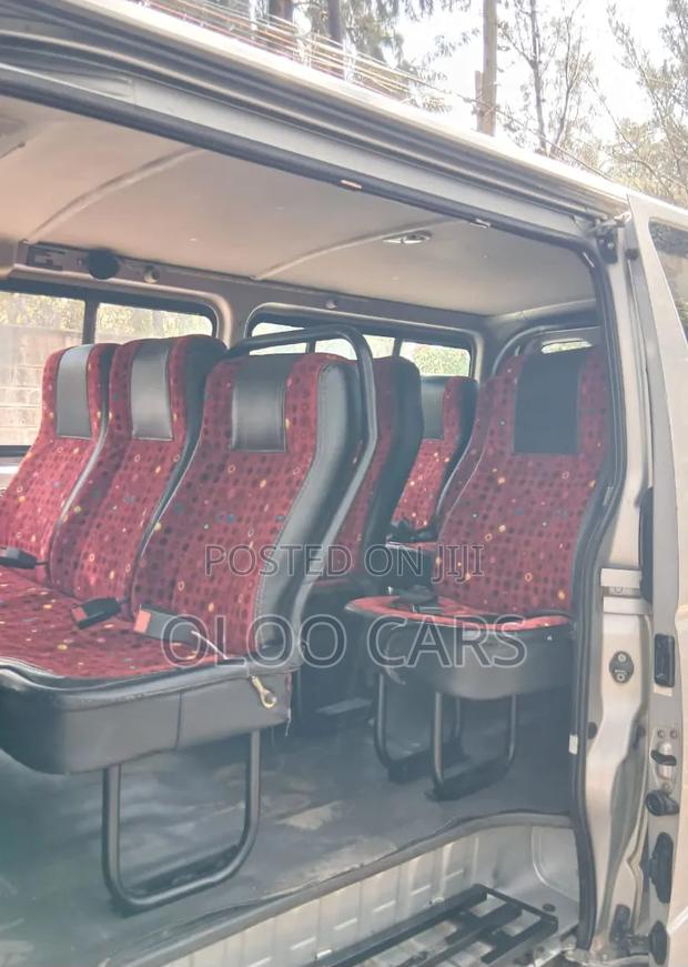 Toyota HiAce 2016 Silver - thumbnail 4