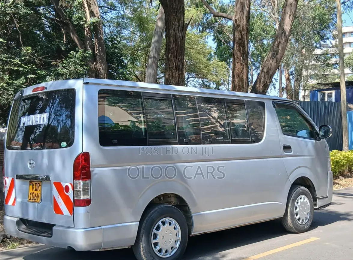 Toyota HiAce 2016 Silver