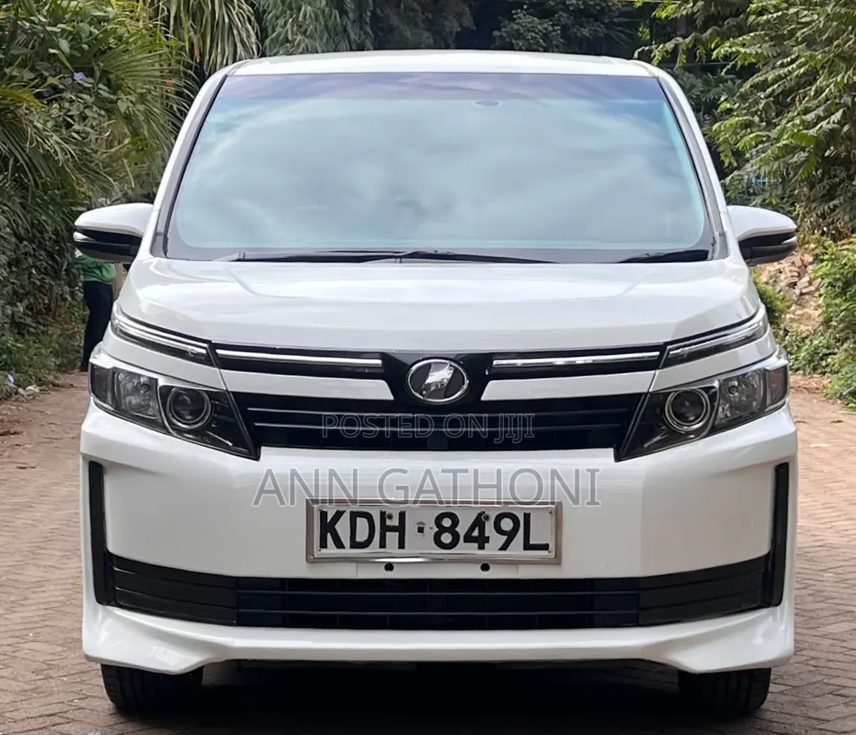 Toyota Voxy 2016 Pearl