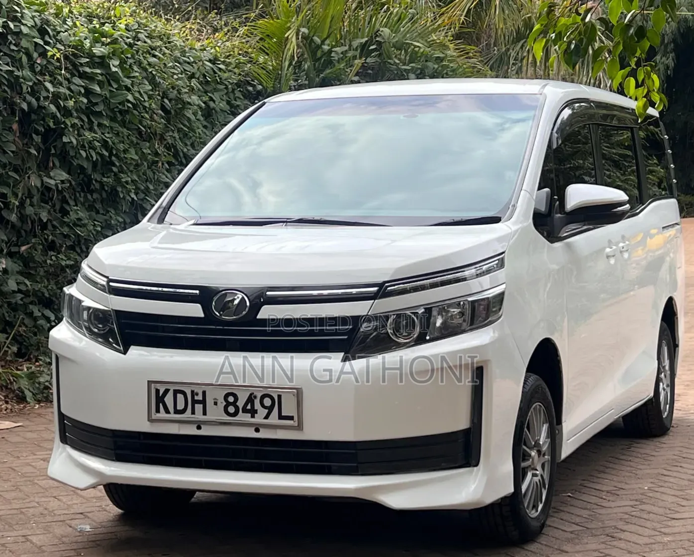 Toyota Voxy 2016 Pearl