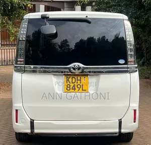 Toyota Voxy 2016 Pearl
