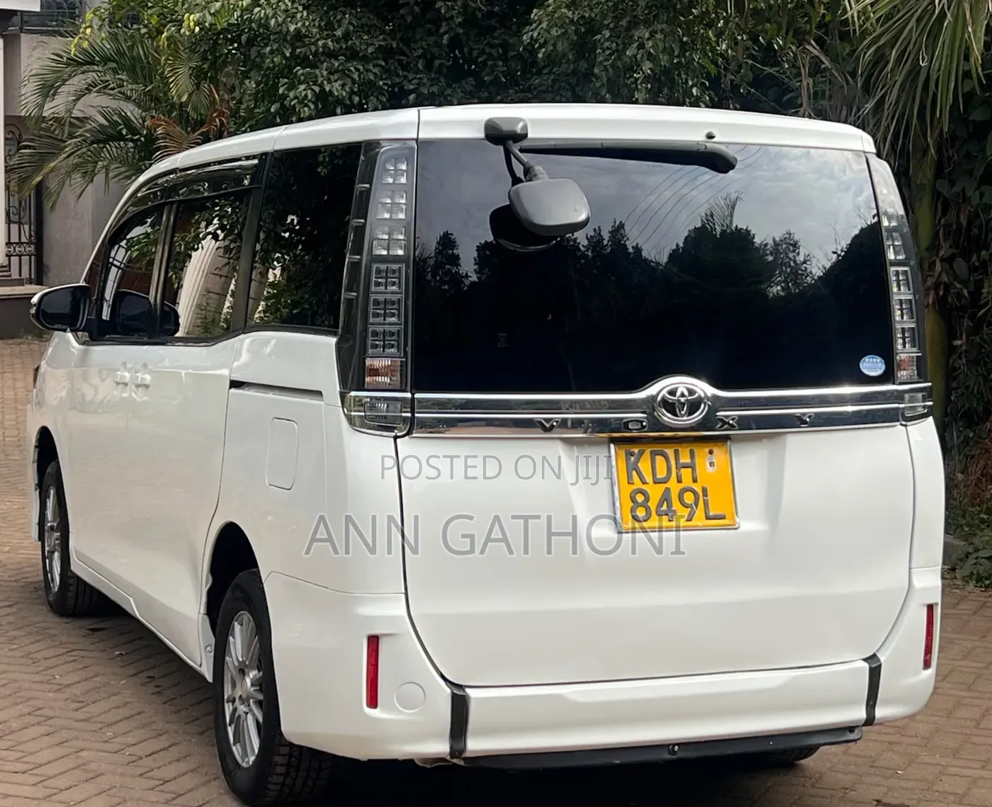Toyota Voxy 2016 Pearl