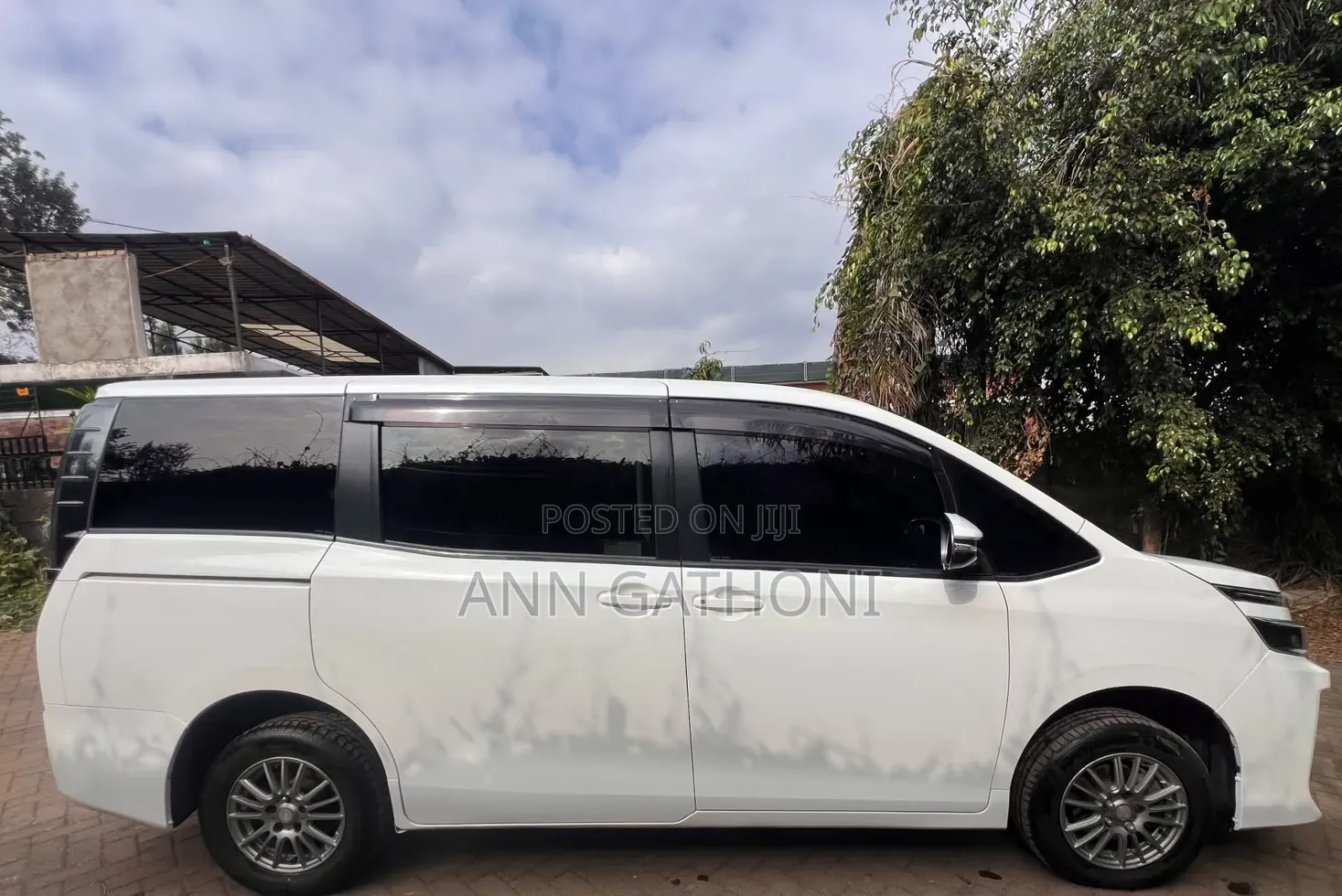Toyota Voxy 2016 Pearl