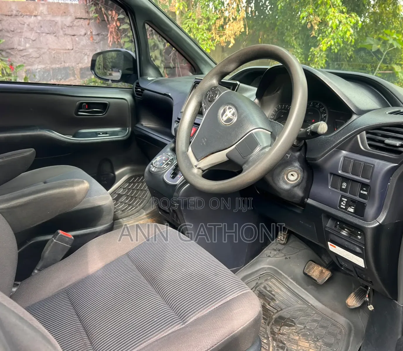 Toyota Voxy 2016 Pearl
