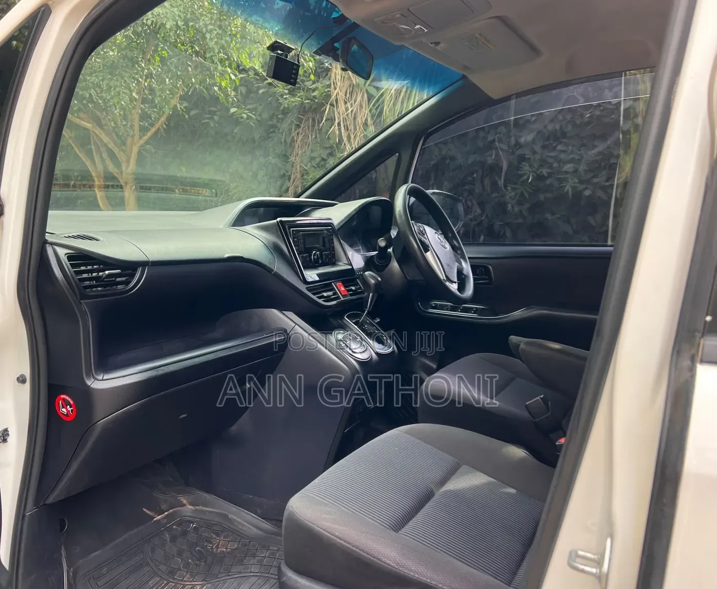 Toyota Voxy 2016 Pearl