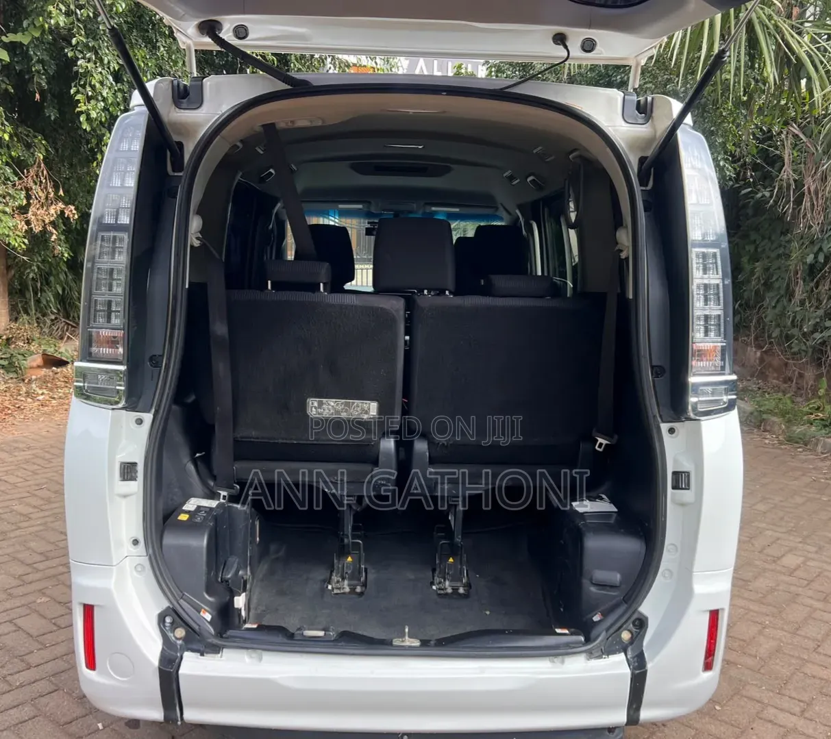 Toyota Voxy 2016 Pearl