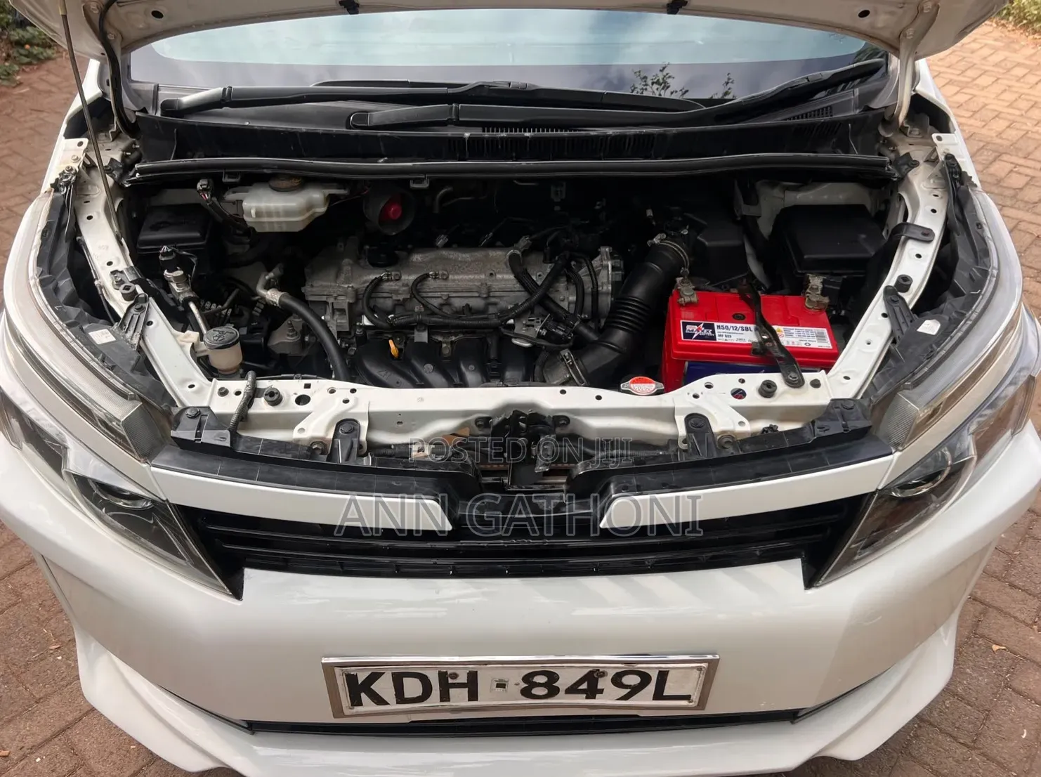 Toyota Voxy 2016 Pearl