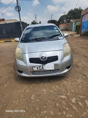 Toyota Vitz 2007 Silver