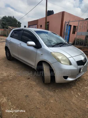 Toyota Vitz 2007 Silver