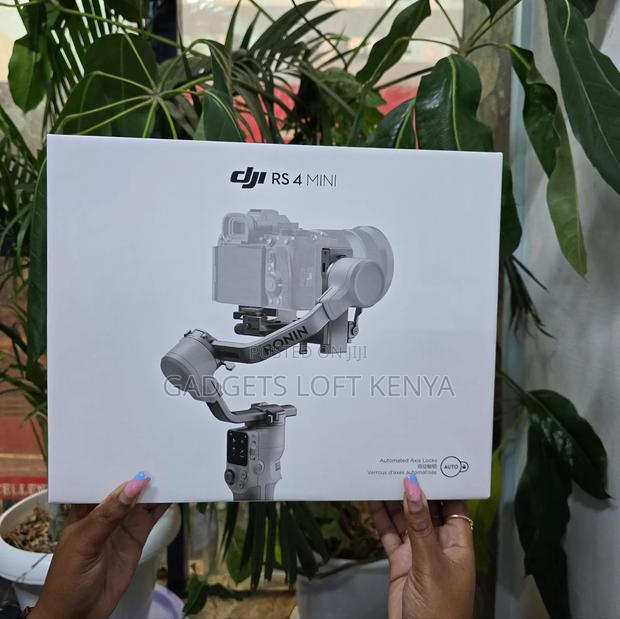 DJI RS 4 Mini Gimbal Stabilizer