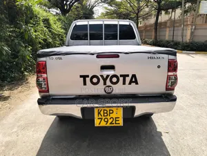 Toyota Hilux 2012 Beige