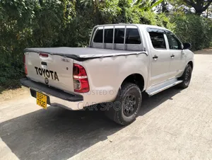 Toyota Hilux 2012 Beige