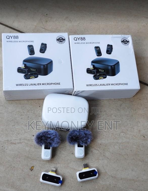QY88 Noise Reduction Lapel Lavalier Microphone With Charging Case - main view
