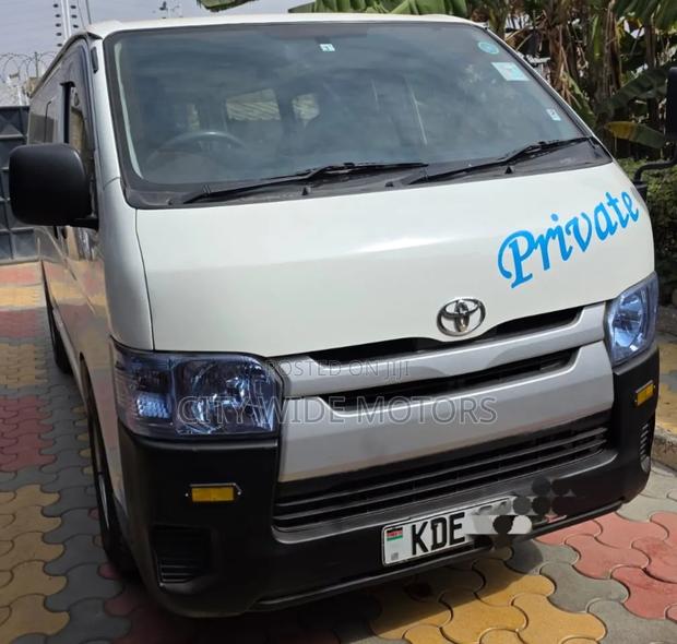 Toyota HiAce 2014 White