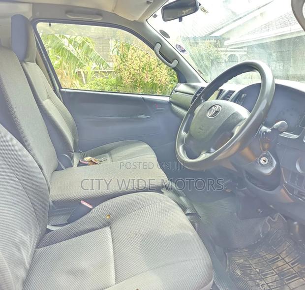 Toyota HiAce 2014 White - thumbnail 3