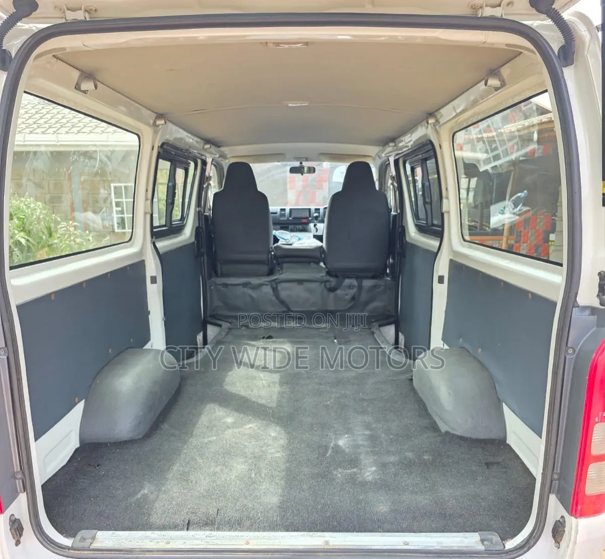 Toyota HiAce 2014 White