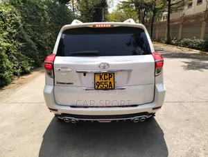 Toyota Vanguard 2010 White